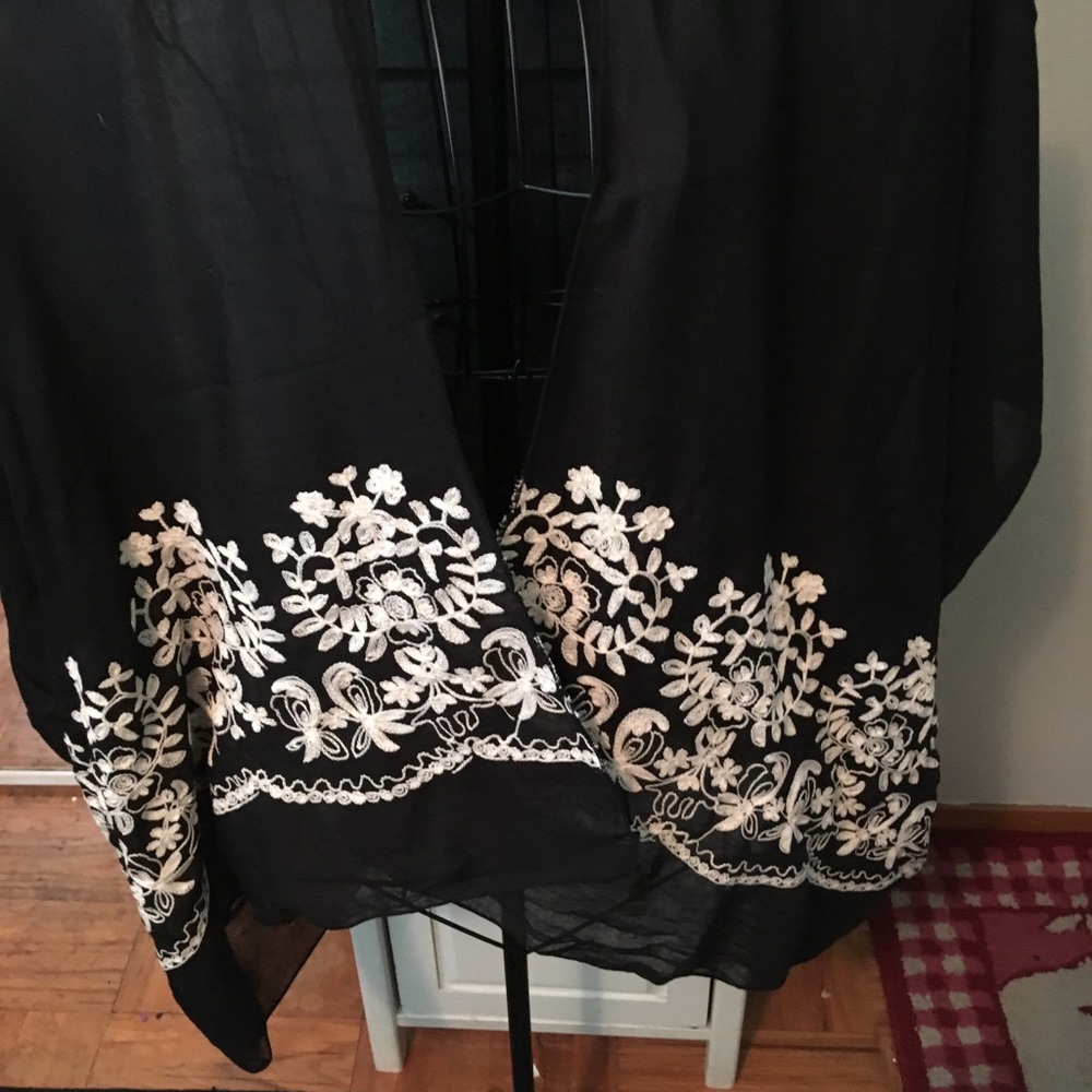 Floral Embroidered Kimono - Picture 5 of 5